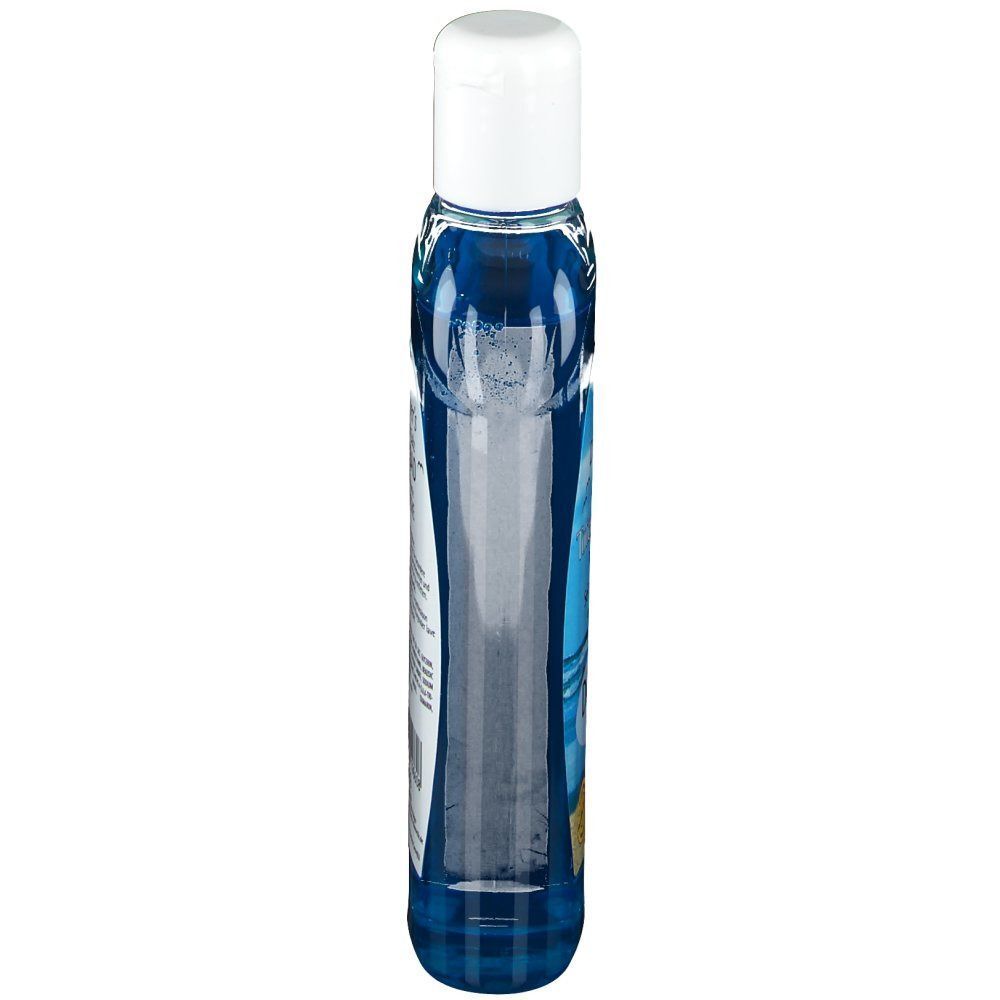 Eine Flasche Duschbad mit blauem Inhalt. Weißer Deckel. Etikett mit Produktinformationen. Durchsichtiges Flaschenmaterial.