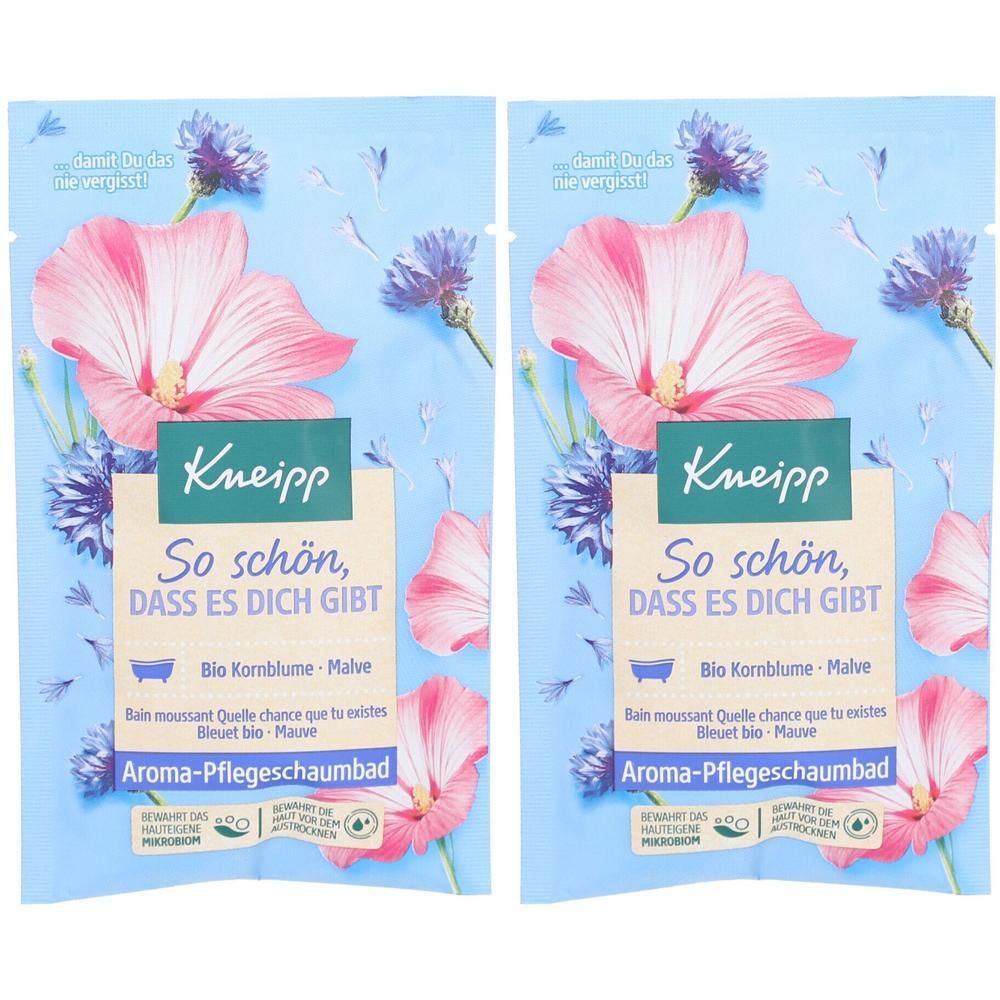 Zwei Beutel Kneipp Aroma-Pflegeschaumbad. Hellblauer Hintergrund mit Blüten und Kornblumen. Produktname und Marke deutlich sichtbar.