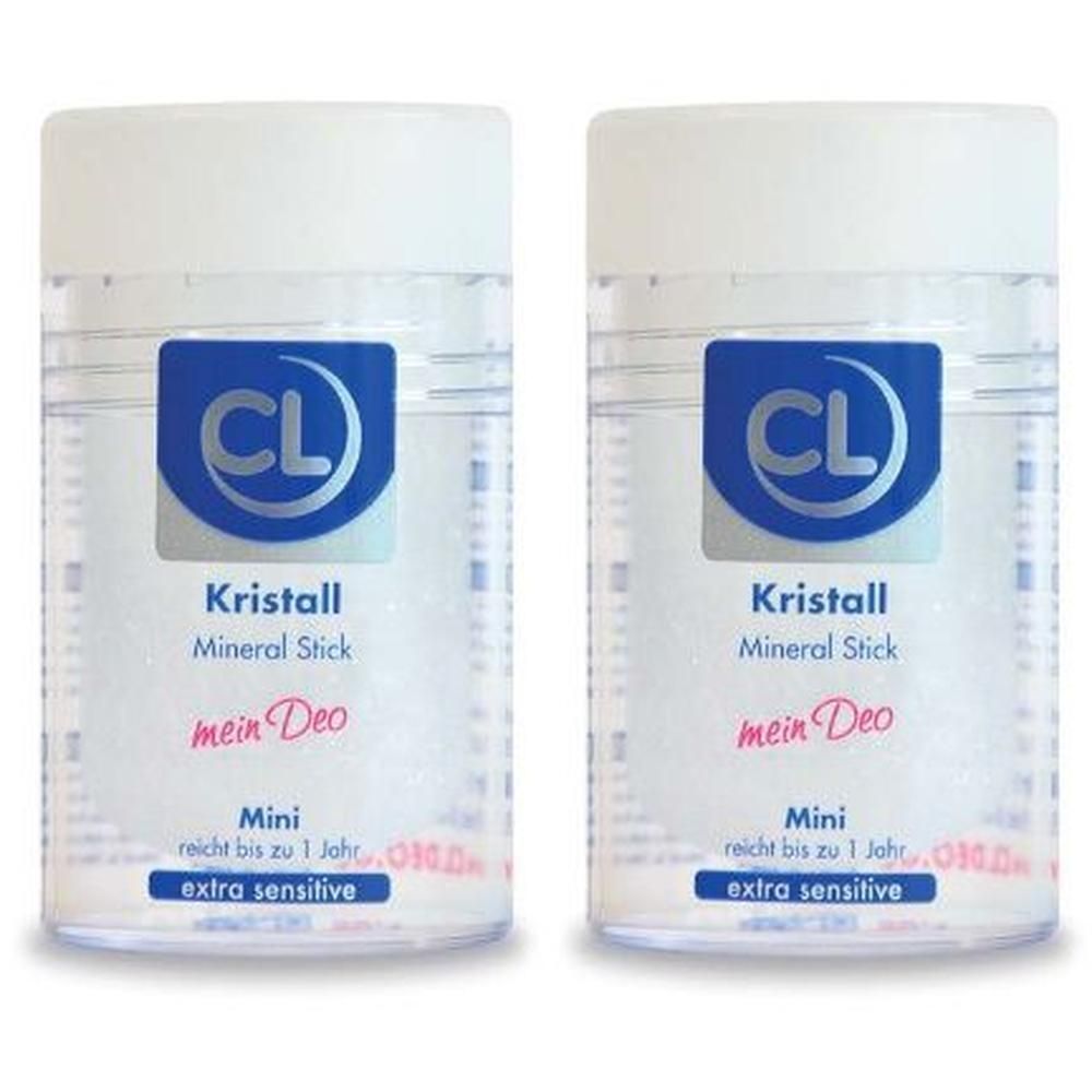 Zwei zylindrische Behälter mit weißem Deckel. Auf blauem Etikett: CL, Kristall Mineral Stick, mein Deo, Mini, extra sensitive.