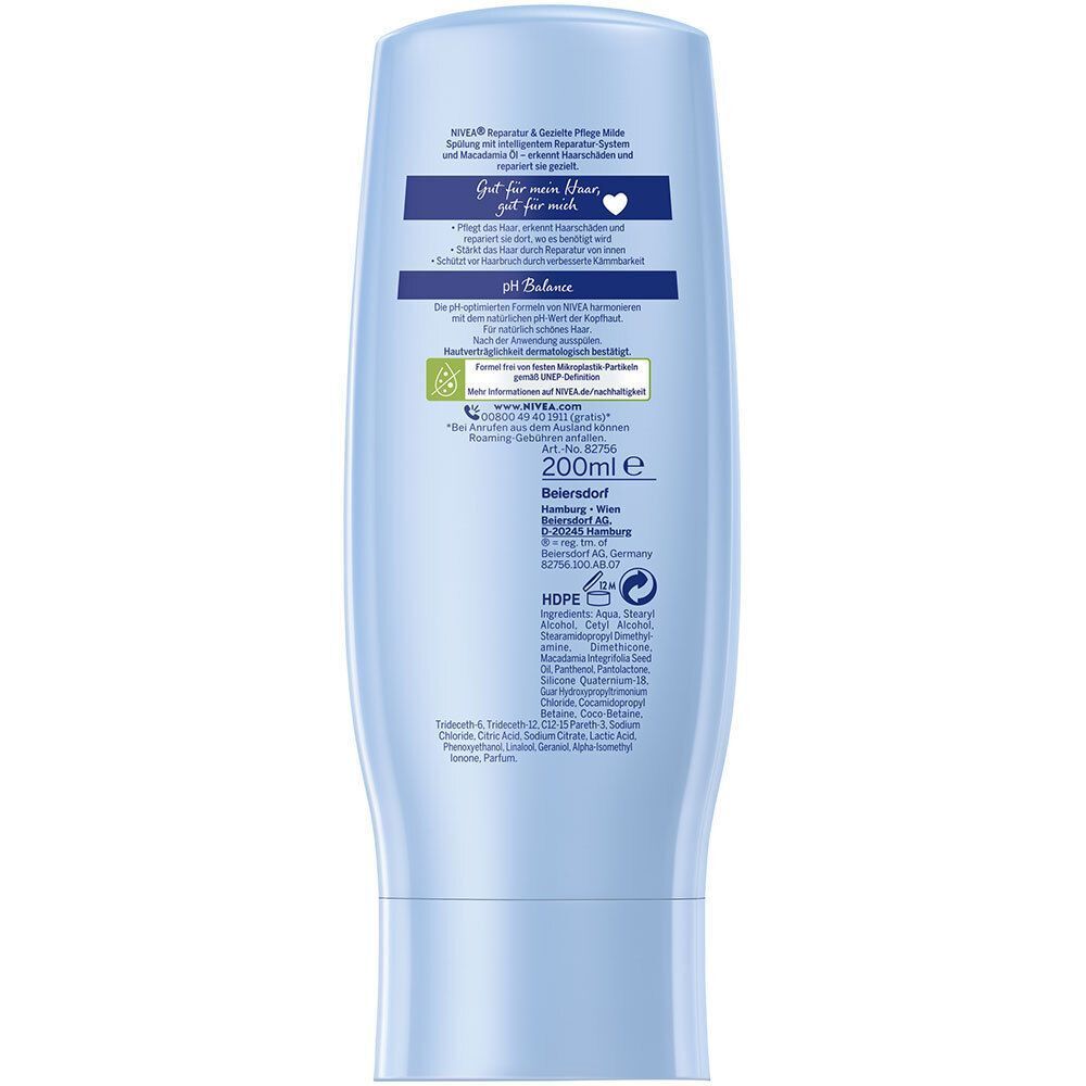 Rückseite einer hellblauen NIVEA Spülungsflasche. Text: pH Balance, 200ml, Inhaltsstoffe. Mit Logo für Recycling und Nachhaltigkeit.