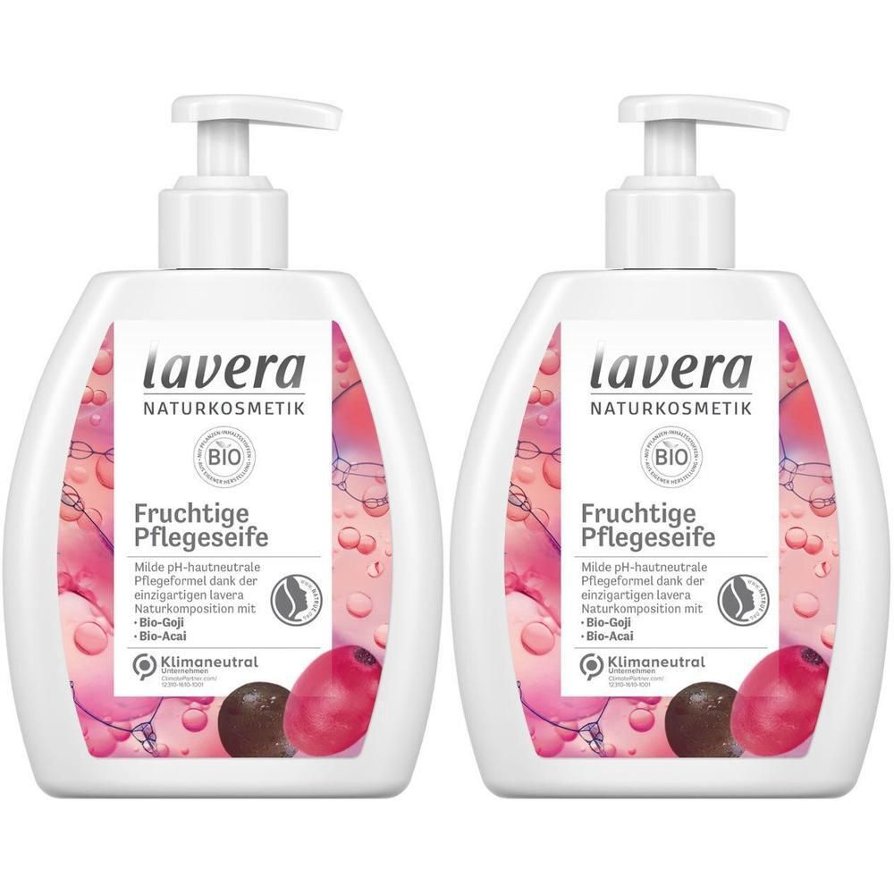 Zwei weiße Flaschen mit Pumpverschluss. Aufschrift: lavera NATURKOSMETIK, BIO, Fruchtige Pflegeseife. Abbildung von Früchten und Zertifizierungen.