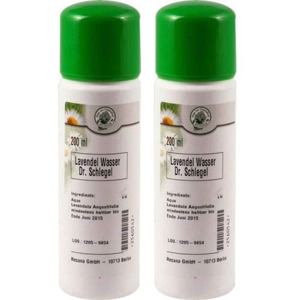 Zwei weiße Flaschen mit grünen Deckeln. Aufschrift: Lavendel Wasser Dr. Schlegel. 200 ml. Etikett mit Inhaltsstoffen und Haltbarkeitsdatum.