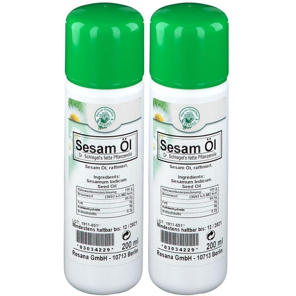 Zwei Flaschen Sesam Öl mit grünen Deckeln. Aufschrift: Sesam Öl, Inhaltsstoffe, 200 ml. Mindestens haltbar bis 12/2021.