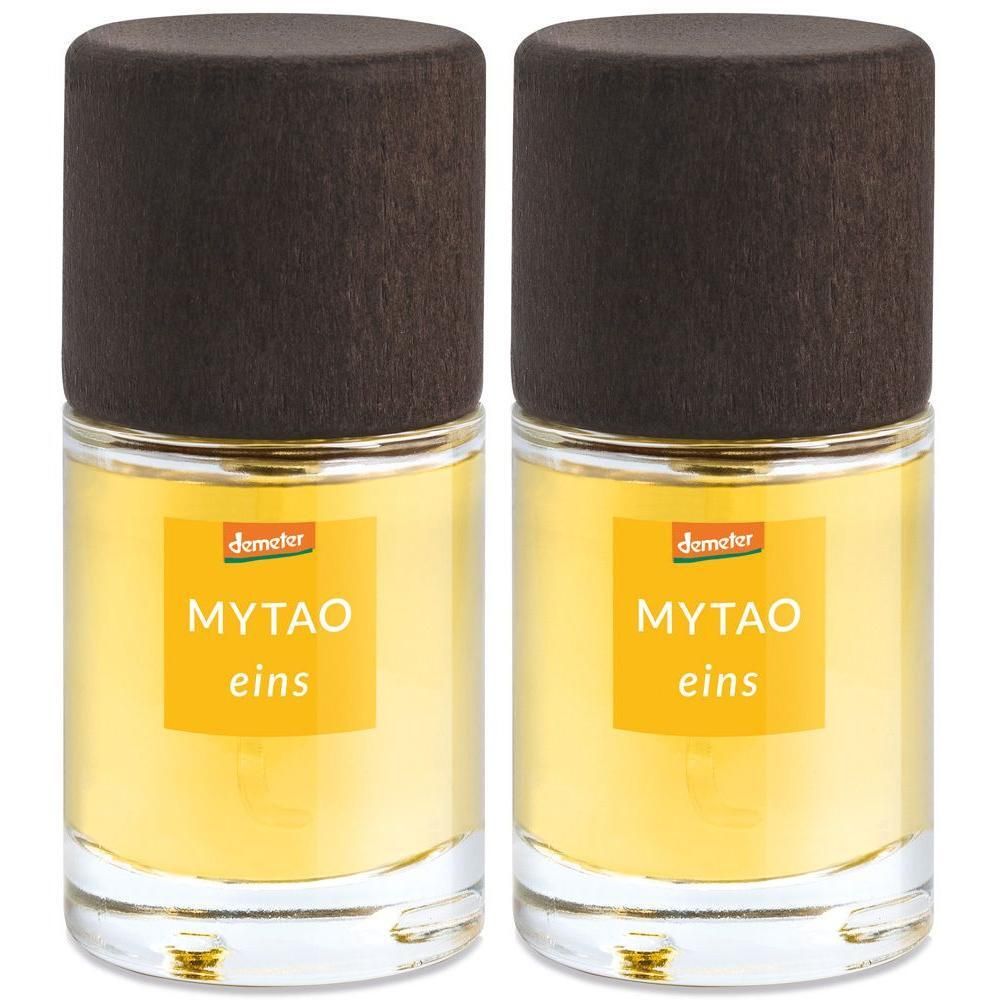Zwei Glasflakons mit braunen Deckeln. Auf gelben Etiketten steht "MYTAO eins" und "demeter".