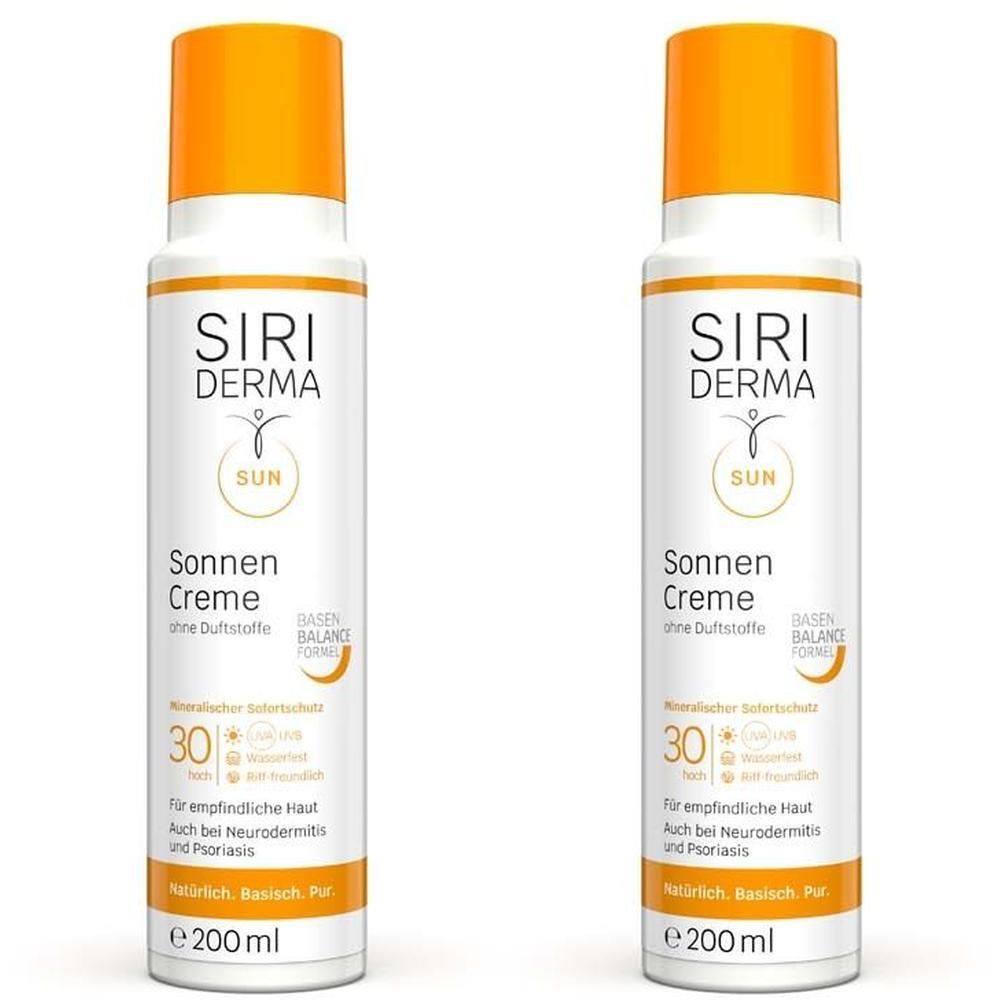 Zwei weiße Flaschen mit orangefarbenen Deckeln. Aufschrift: SIRI DERMA, Sonnen Creme, LSF 30. Für empfindliche Haut. 200 ml.