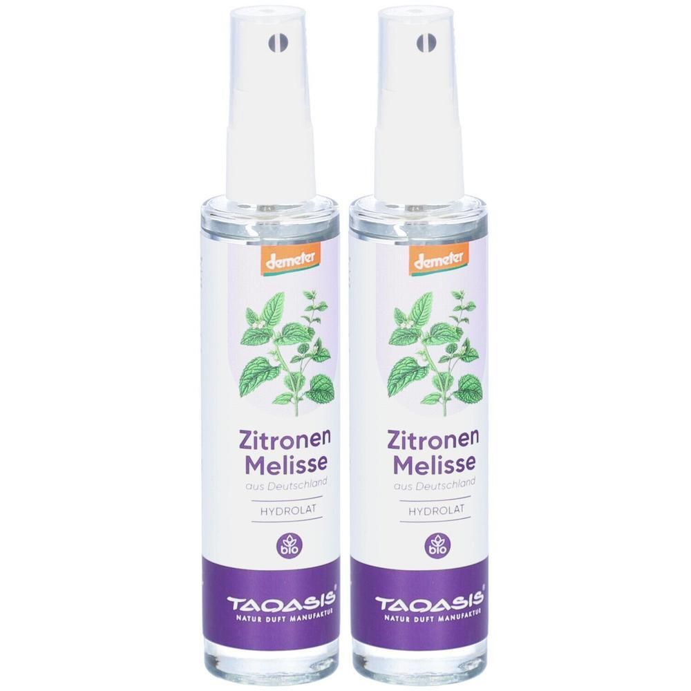 Zwei Sprühflaschen mit weißem Sprühkopf. Aufschrift: ZITRONENMELISSE HYDROLAT. Demeter-Logo und Bio-Siegel.