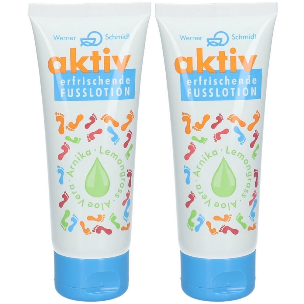 Zwei Tuben Fußlotion. Weiße Tuben mit blauem Verschluss. Aufschrift: aktiv, erfrischende Fußlotion. Mit Fußabdrücken und Inhaltsstoffen.