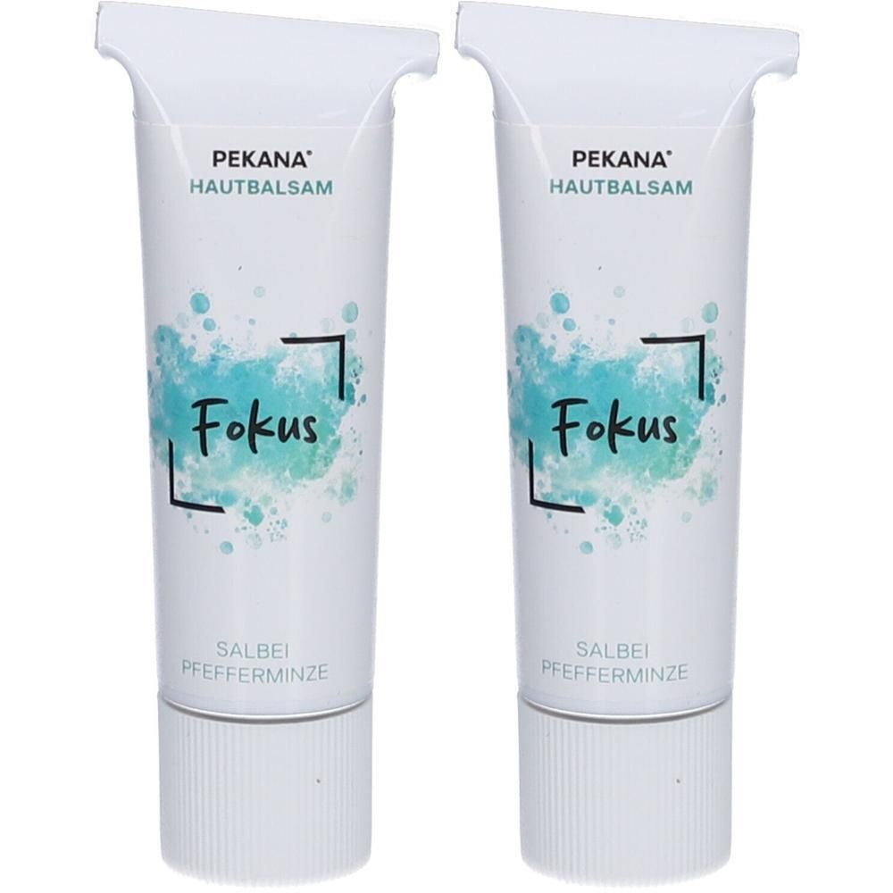 Zwei weiße Tuben mit Produktbezeichnung PEKANA Hautbalsam Fokus. Text in Schwarz und Türkis. Aufschrift Salbei Pfefferminze.