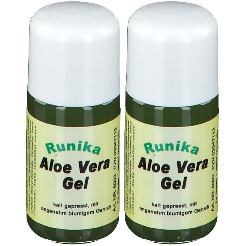 Zwei Flaschen Aloe Vera Gel mit weißem Deckel. Aufschrift: Runika Aloe Vera Gel. Text: kalt gepresst, mit angenehm blumigem Geruch.