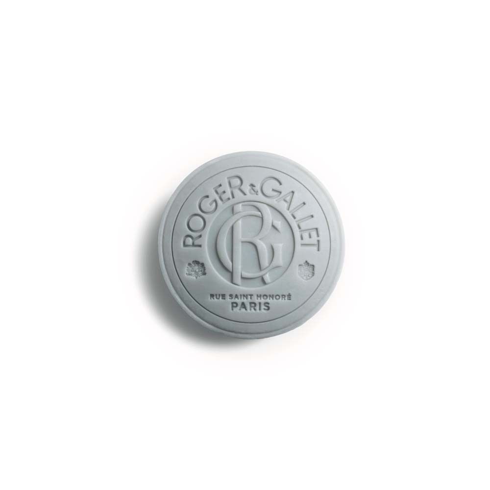 Graue, runde Rasierseife mit Logo und Schriftzug. Der Schriftzug lautet: ROGER & GALLET PARIS. Das Logo ist in der Mitte.