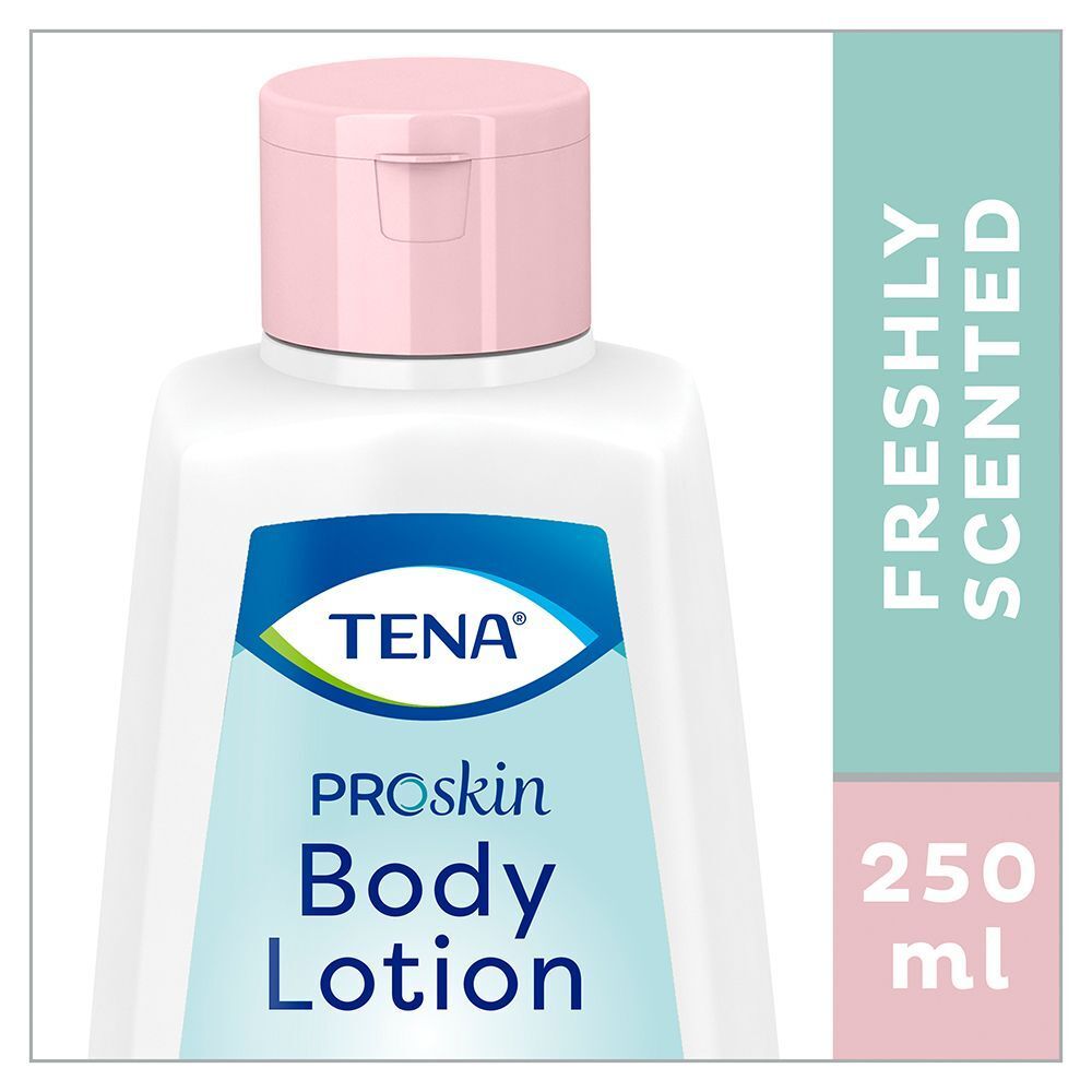 Nahaufnahme einer TENA ProSkin Body Lotion-Flasche. Weiße Flasche mit rosa Deckel. Aufschrift: Body Lotion, 250 ml. Frisch duftend.