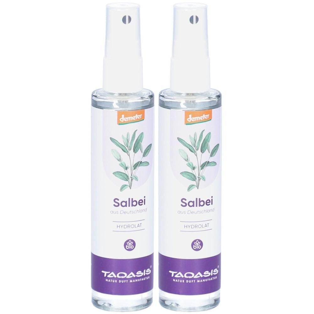 Zwei Sprühflaschen mit weißem Sprühkopf. Aufschrift "Salbei Hydrolat" und "TAOASIS". Demeter-Siegel und Kräuterabbildung.