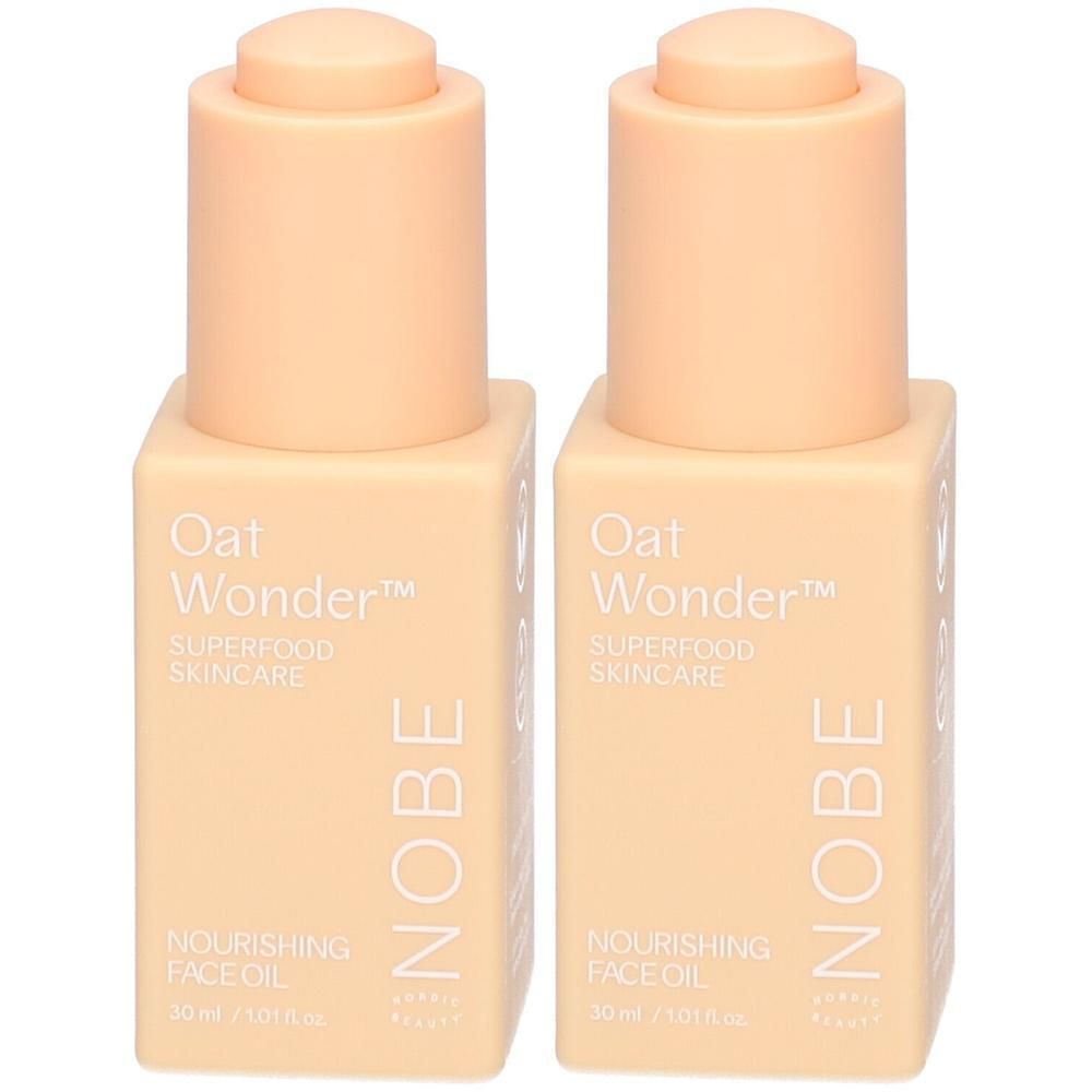 Zwei quadratische Flakons mit beigefarbenen Deckeln. Aufschrift: Oat Wonder, Superfood Skincare, Nourishing Face Oil. Marke: NOBE.