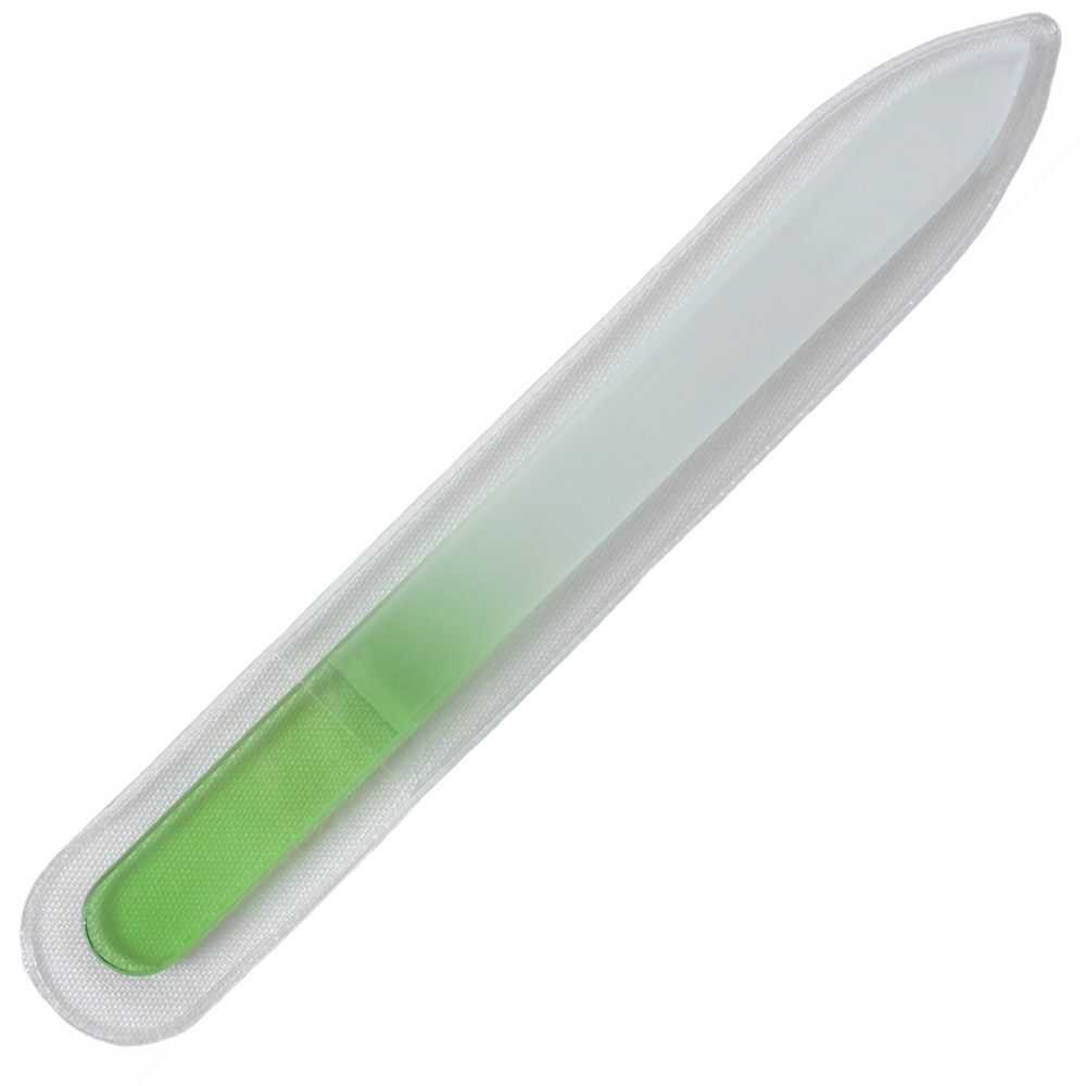 Glasnagelfeile mit grünem Farbverlauf in weißer Schutzhülle. Spitze Form.