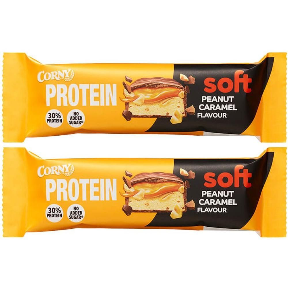 Zwei Proteinriegel in gelber Verpackung. Aufdruck: Corny Protein, 30% Protein, ohne Zuckerzusatz, Peanut Caramel Flavour.