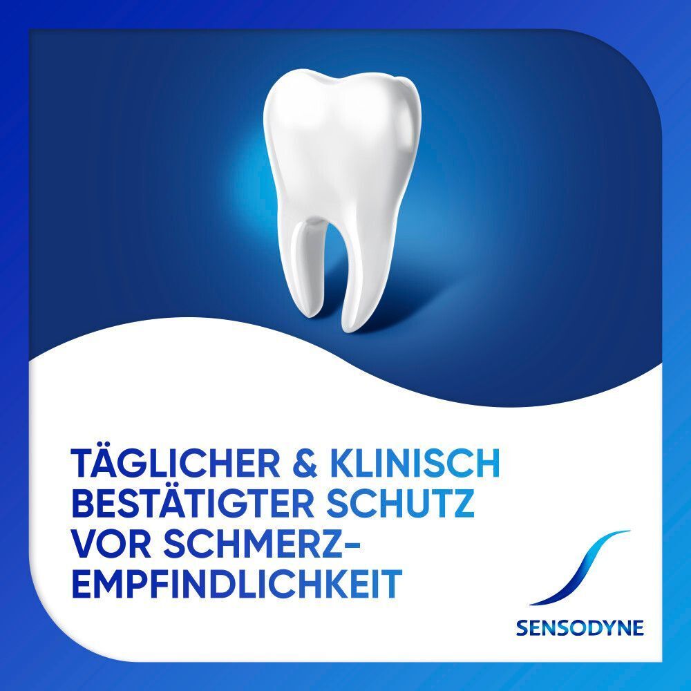 Zahn vor blauem Hintergrund. Text: TÄGLICHER & KLINISCH BESTÄTIGTER SCHUTZ VOR SCHMERZ-EMPFINDLICHKEIT. Logo SENSODYNE.