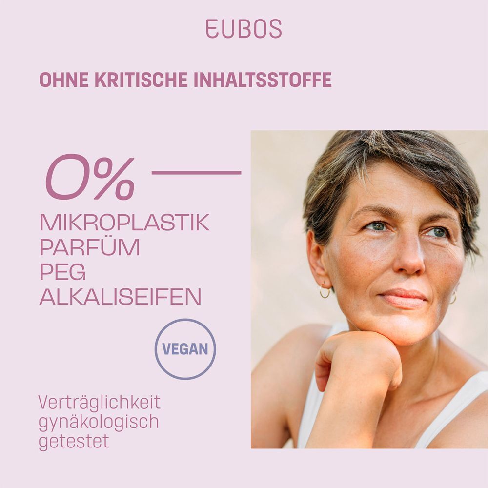 Frau mit EUBOS-Produkt. Text: 0% Mikroplastik, Parfum, PEG, Alkaliseifen. Vegan-Siegel. Dermatologisch getestet.