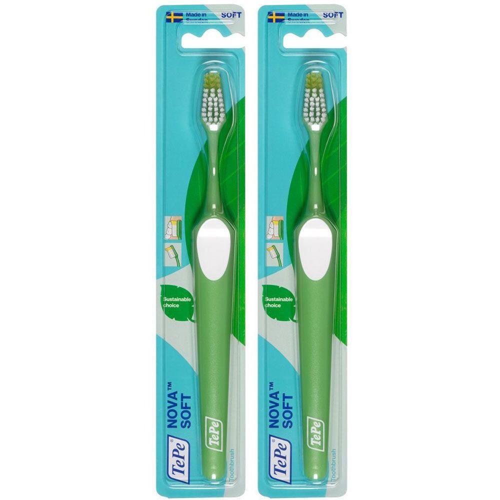 Zwei grüne Zahnbürsten in Verpackung. Aufschrift: TePe NOVA SOFT. Nachhaltige Wahl. Made in Sweden.