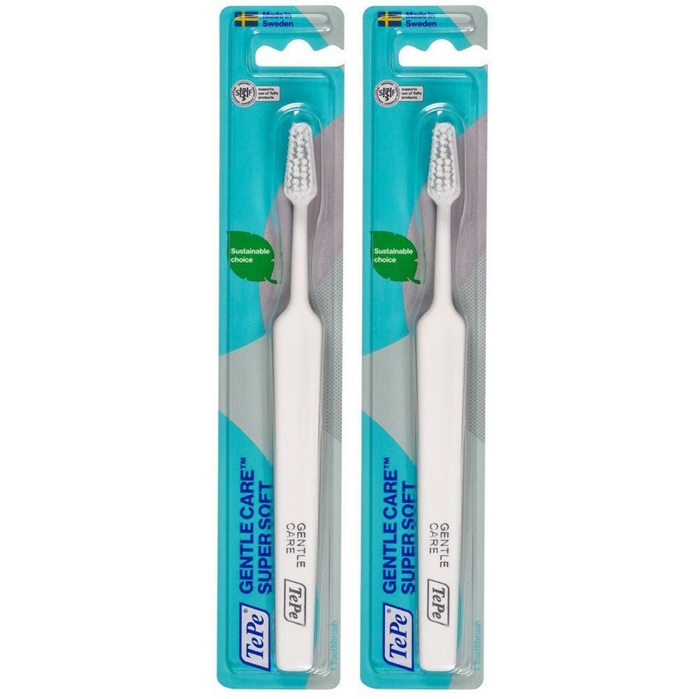 Zwei weiße Zahnbürsten in Blisterverpackung. Aufschrift: Gentle Care Super Soft. Marke: TePe.