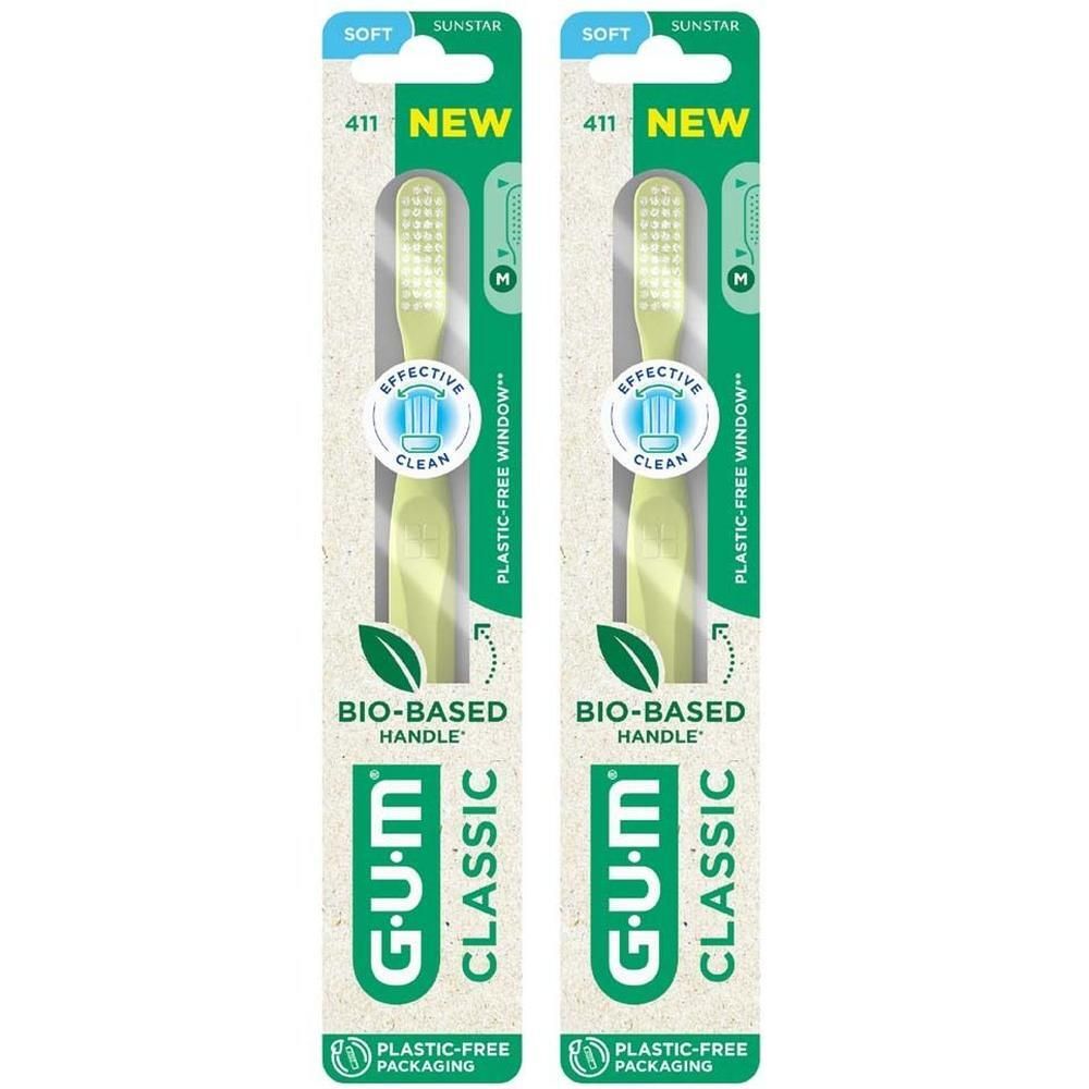 Zwei GUM Classic 411 Zahnbürsten mit weichen Borsten und biobasiertem Griff in plastikfreier Verpackung.