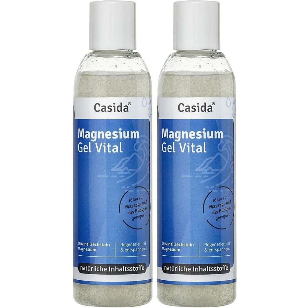 Zwei Flaschen Casida Magnesium Gel Vital. Weiße Kappen, blaue Etiketten mit Produktinformationen. Klare Flüssigkeit sichtbar.
