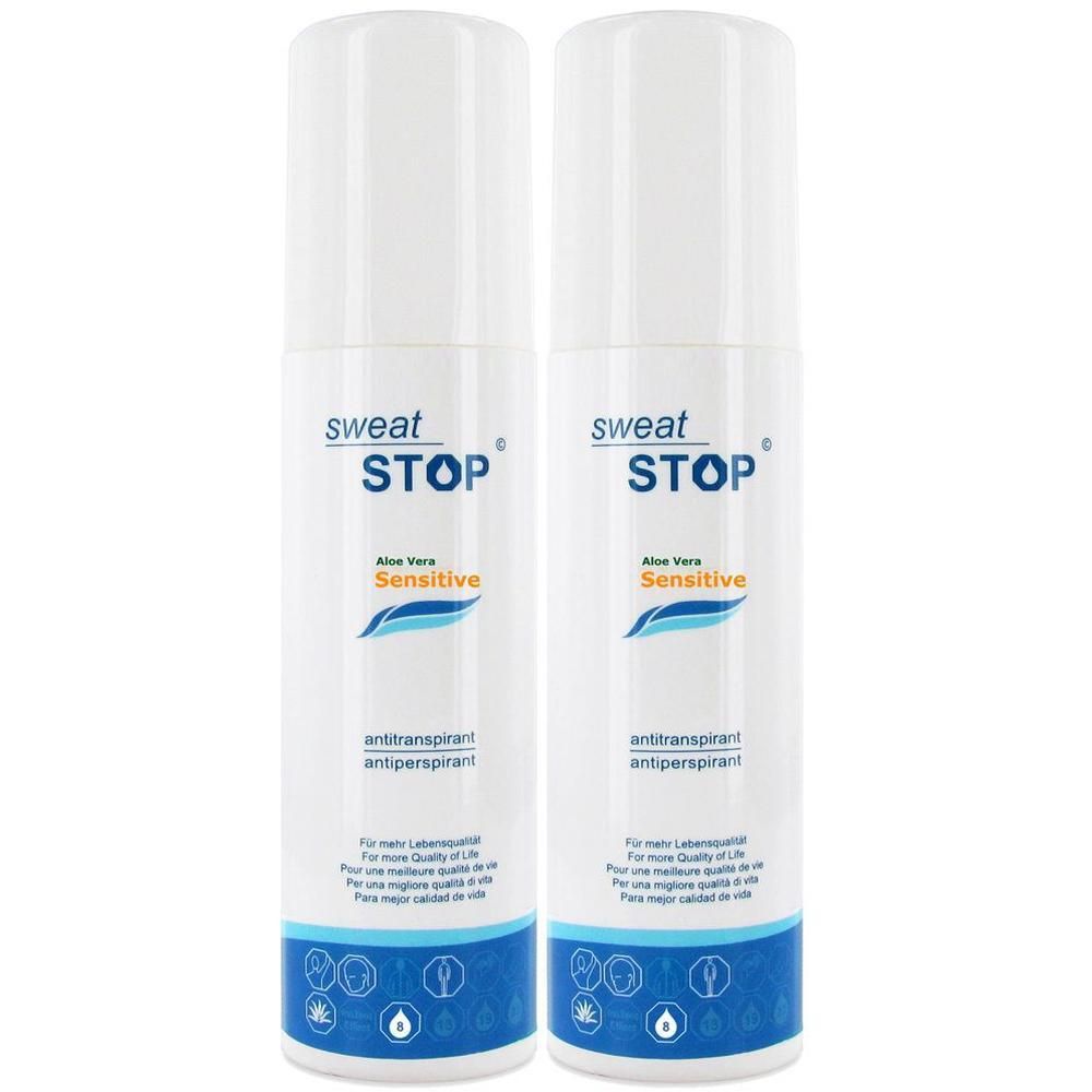 Zwei weiße Sprühflaschen mit blauer und gelber Beschriftung. Aufschrift: SweatStop, Aloe Vera Sensitive, Antitranspirant.