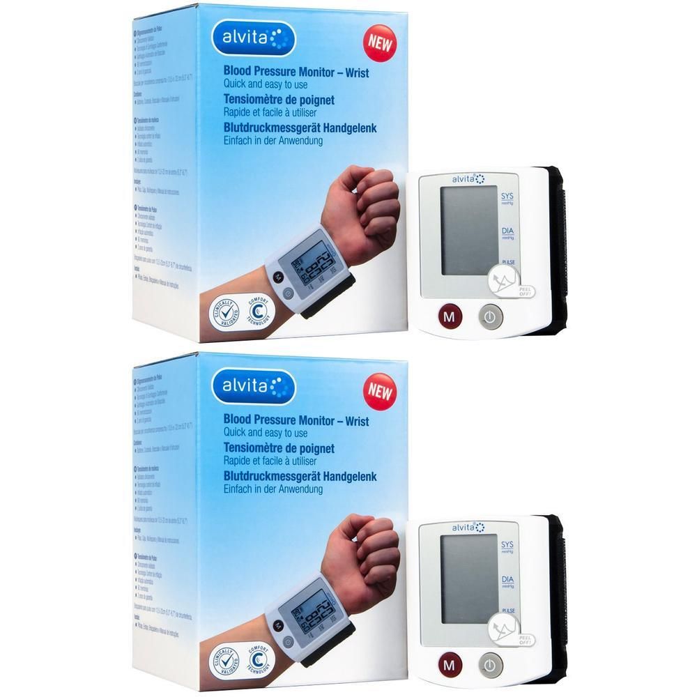 Zwei Blutdruckmessgeräte für das Handgelenk. Weiße Geräte mit Display und Knöpfen. Verpackung mit Produktabbildung und Text.