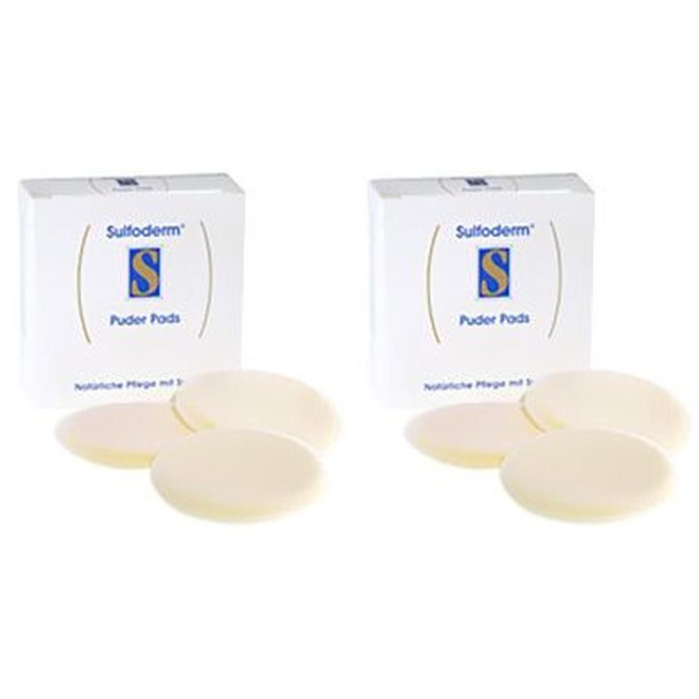 Zwei weiße Kartons mit Produktaufdruck. Daneben liegen runde, beige Pads. Aufdruck: Sulfoderm, Puder Pads.