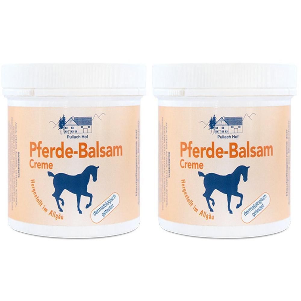 Zwei weiße Tiegel mit Aufschrift Pferde-Balsam Creme. Darunter ein blaues Pferd. Text: dermatologisch getestet. Hersteller: Pulach Hof.