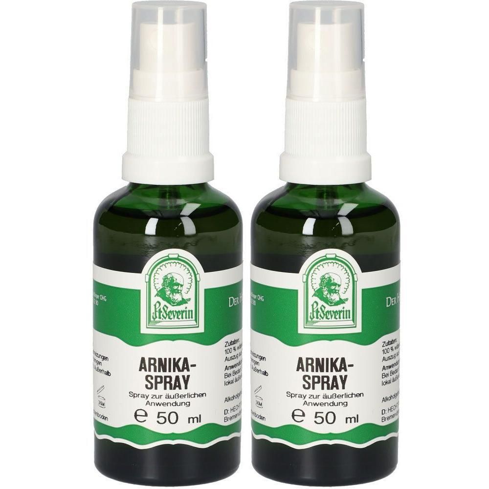 Zwei grüne Sprühflaschen mit weißem Sprühkopf. Aufschrift: ARNIKA-SPRAY, St. Severin Logo. Flaschenetikett mit Text.