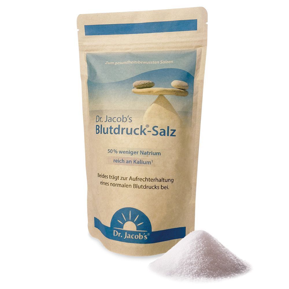 Ein Beutel Dr. Jacob's Blutdruck-Salz neben einer kleinen Menge des Salzes.