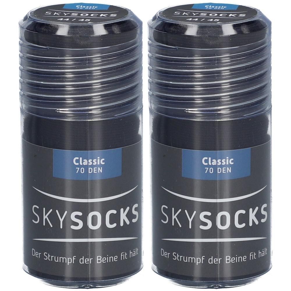 Zwei zylindrische Verpackungen mit Strümpfen. Aufschrift: SKYSOCKS Classic 44/45, 70 DEN. Text: Der Strumpf der Beine fit hält.