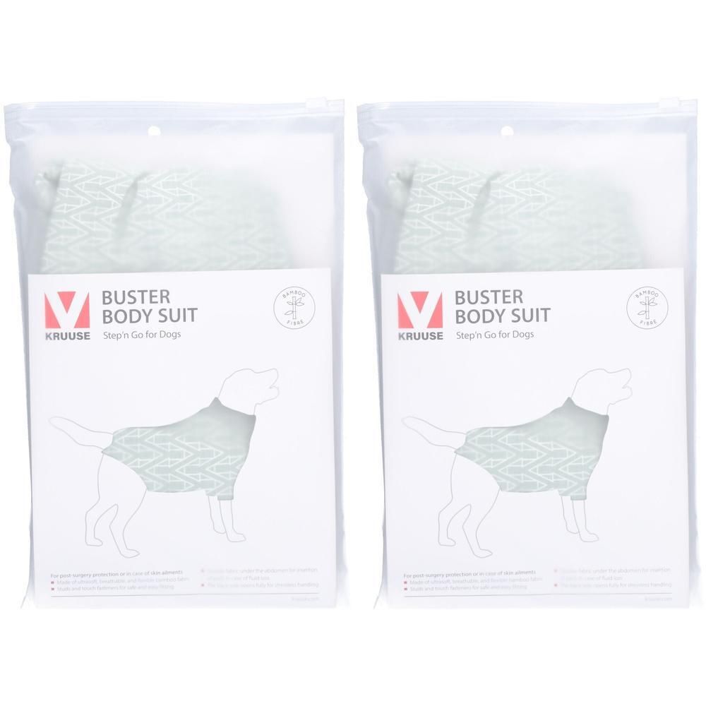 Zwei BUSTER Body Suit für Hunde in Plastikverpackung. Auf der Verpackung ist ein Hund abgebildet. Text: BUSTER Body Suit Step'n Go for Dogs.