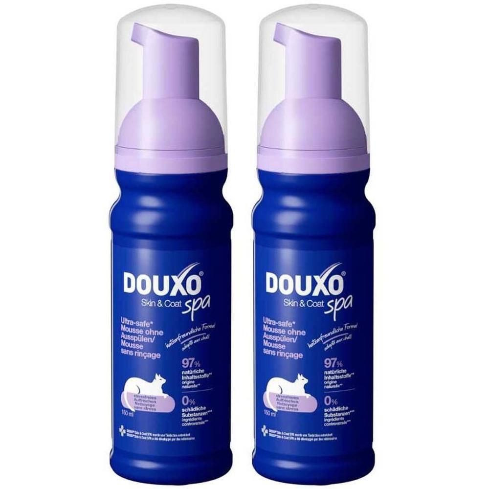 Zwei blaue Flaschen DOUXO® SPA Trockenshampoo für Katzen. Lila Pumpaufsatz. Weißer Aufdruck mit Produktinformationen.
