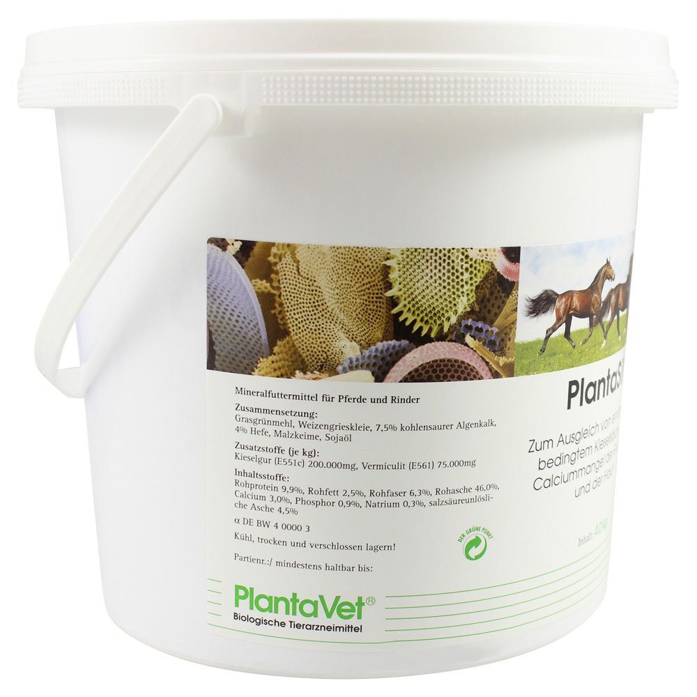 Weißer Eimer mit grünem Etikett. Aufschrift: Plantasil. Text und Logo. Henkel. Aufschrift: www.plantavet.de. Detailansicht der Inhaltsstoffe.