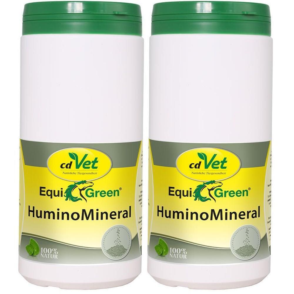 Zwei weiße Behälter mit grünem Deckel. Aufschrift: cd Vet EquiGreen HuminoMineral. Etikett mit Logo und Text.