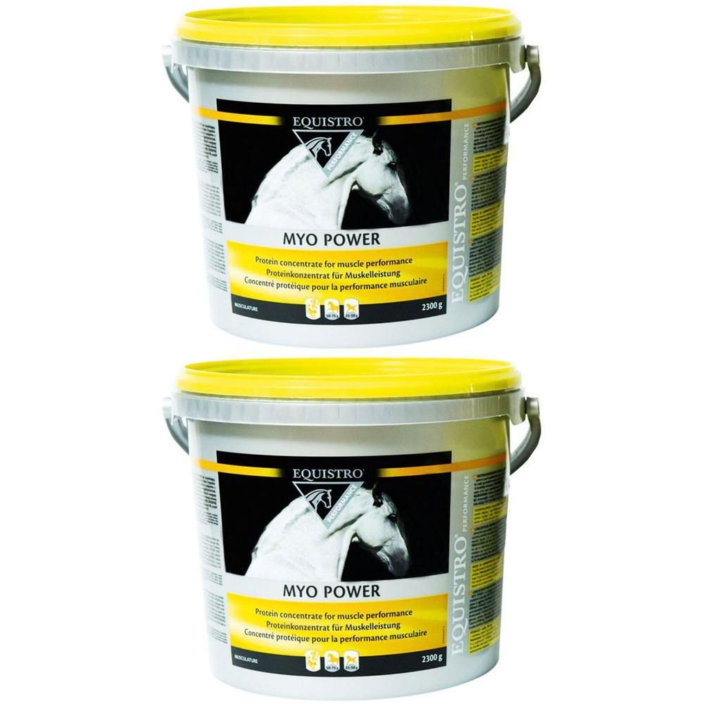 Zwei Eimer EQUISTRO Myo Power. Weißer Eimer mit gelbem Deckel. Schwarzes Etikett mit Pferdebild und Produktinformationen.
