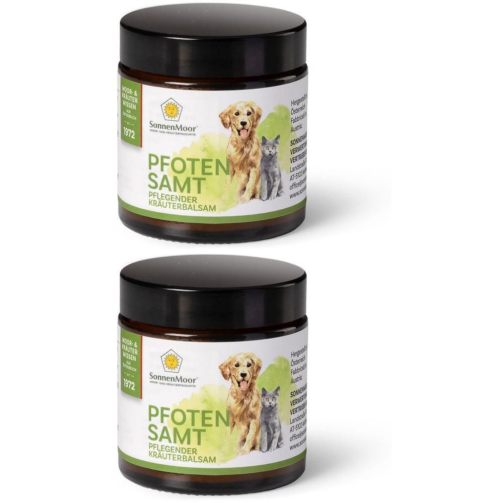 Zwei braune Gläser mit schwarzem Deckel. Auf dem Etikett: Hund, Katze, Text PFOTENSAMT, Kräuterbalsam. SonnenMoor Logo.