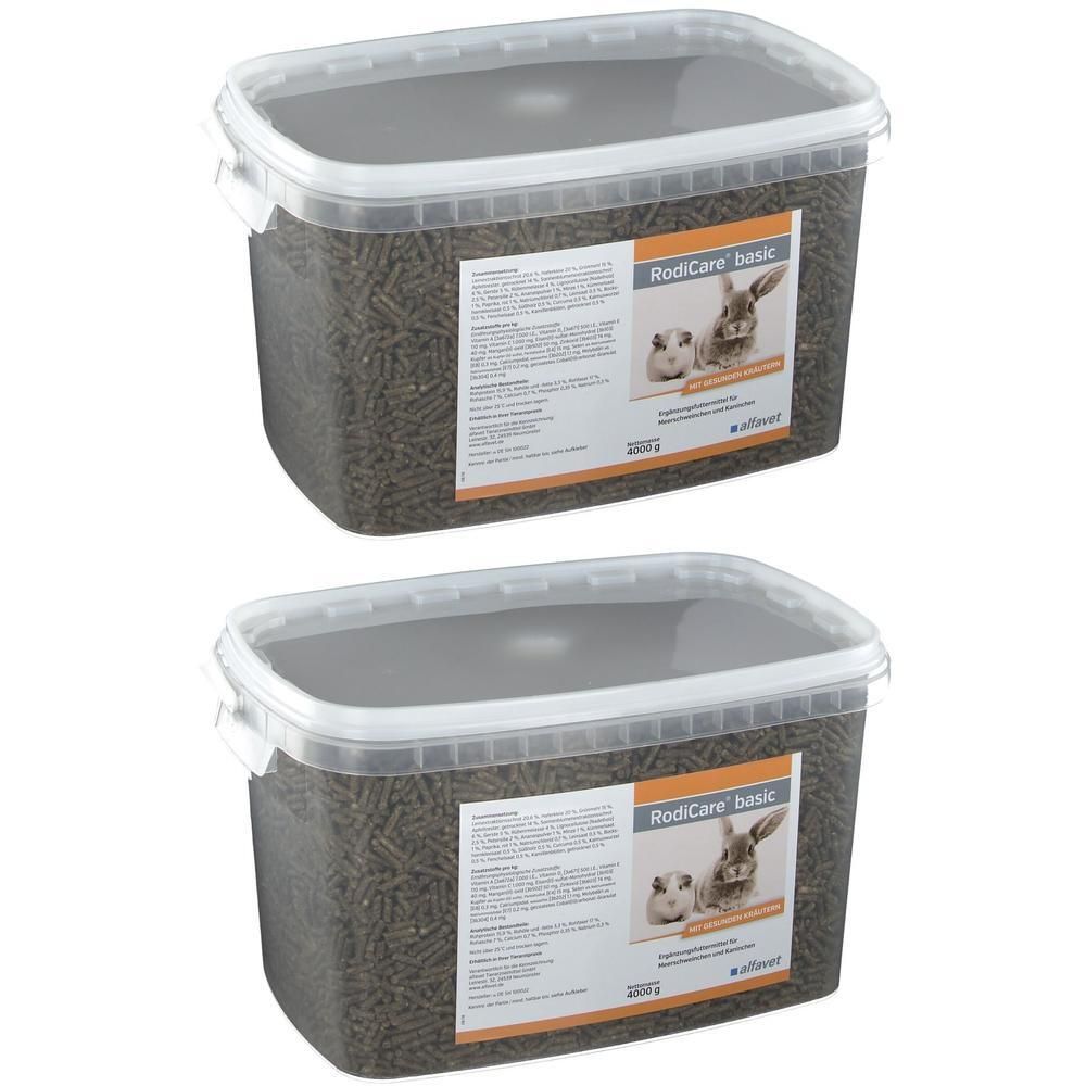Zwei rechteckige Behälter mit Pellets. Aufkleber mit Produktname und Tierabbildung. Deckel mit Griff.