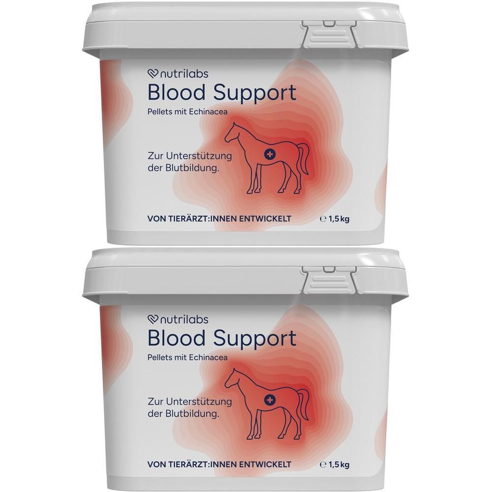 Zwei weiße Eimer mit roter Grafik und Text. Aufschrift: Blood Support, Pellets mit Echinacea. Für Pferde.