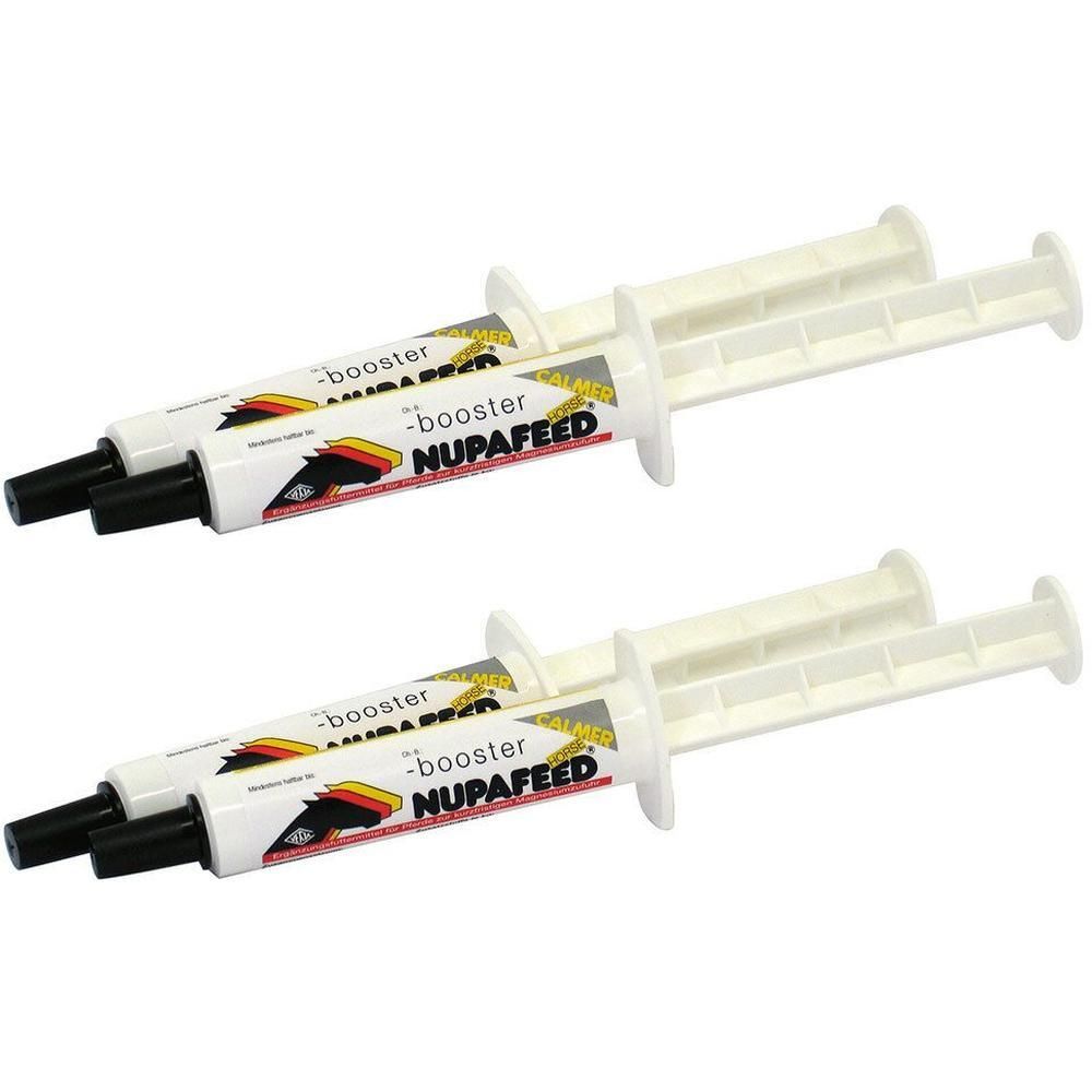 Mehrere Spritzen mit schwarzer Spitze und weißem Kolben. Aufschrift NUPAFEED -booster. Aufdruck mit Logo und Produktbezeichnung.