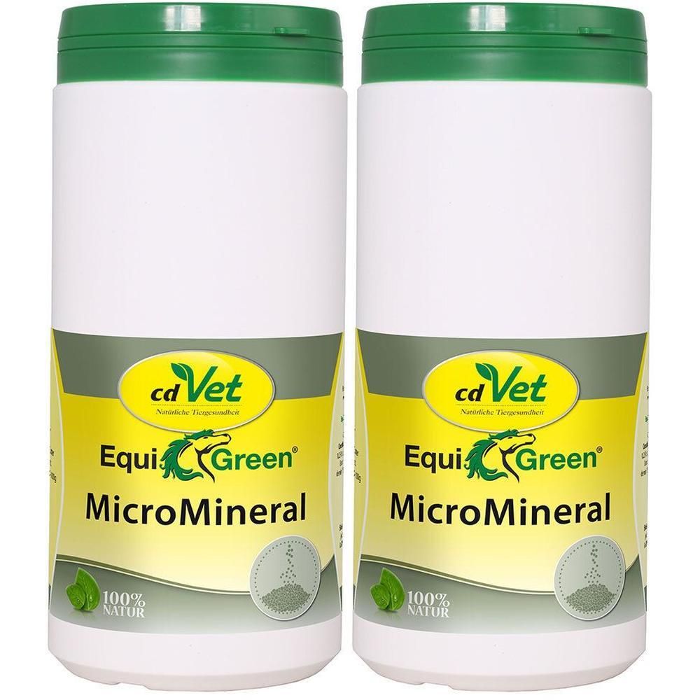Zwei weiße Behälter mit grünem Deckel. Aufschrift: cdVet, EquiGreen MicroMineral. Gelb-grünes Etikett. 100% Natur.