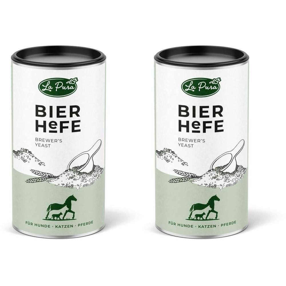 Zwei zylindrische Dosen mit schwarzem Deckel. Aufschrift: La Pura Bierhefe, Brewer's Yeast. Illustration: Löffel, Pferde.
