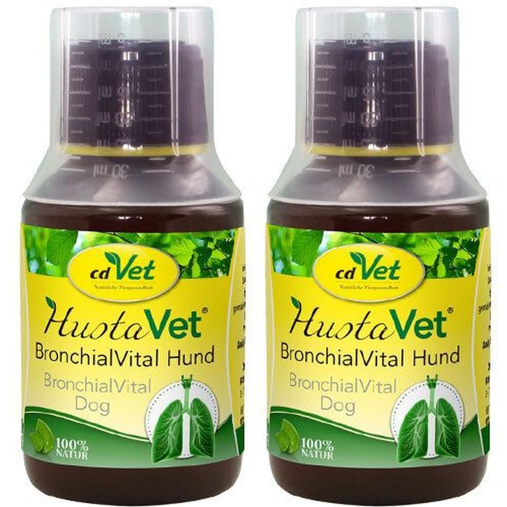 Zwei Flaschen mit brauner Flüssigkeit. Auf den Etiketten steht "cdVet HustaVet BronchialVital Hund". Mit grünen Blättern und Lungen-Illustration.