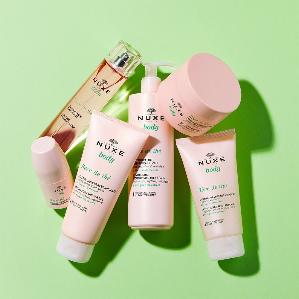 Nuxe Rêve de thé Körperpflege-Set: Duftspray, Milch, Duschgel, Peeling und Deoroller.