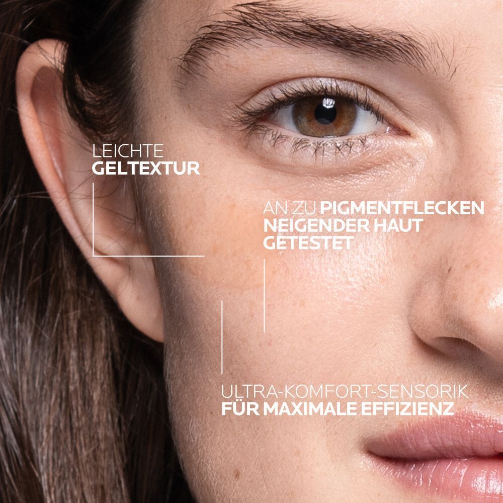 Nahaufnahme eines Gesichts, das leichte Gel-Textur und für Pigmentflecken getestete Haut zeigt. Ultra-Komfort-Sensorik.