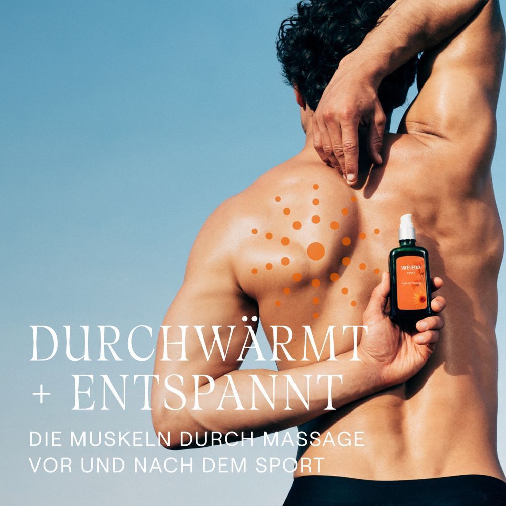 Mann mit Massageöl-Flasche auf dem Rücken, orange Punkte deuten auf Muskeln. Text: Durchwärmt + entspannt die Muskeln durch Massage vor und nach dem Sport.