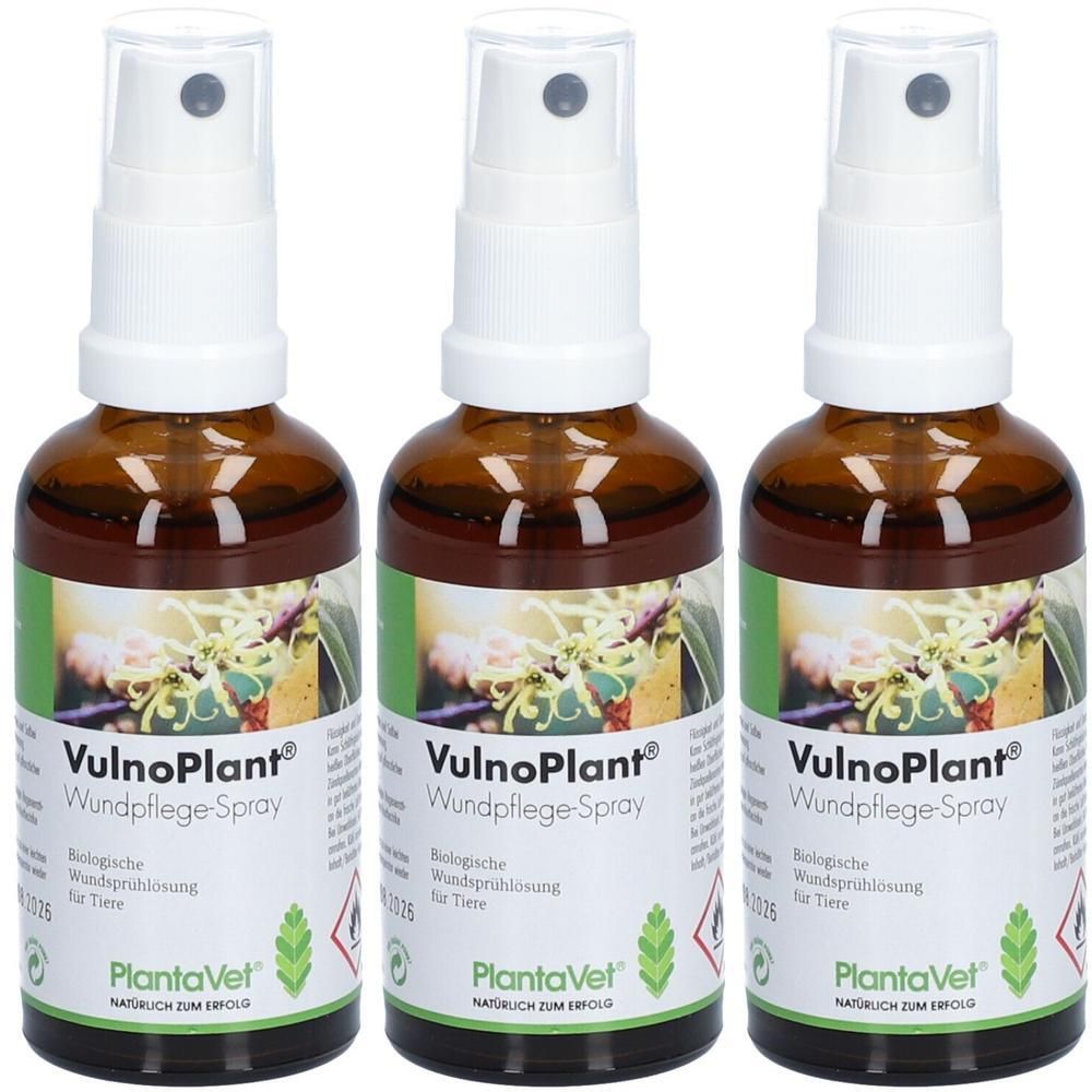 Drei braune Sprühflaschen mit weißem Sprühkopf, beschriftet mit VulnoPlant Wundpflege-Spray.