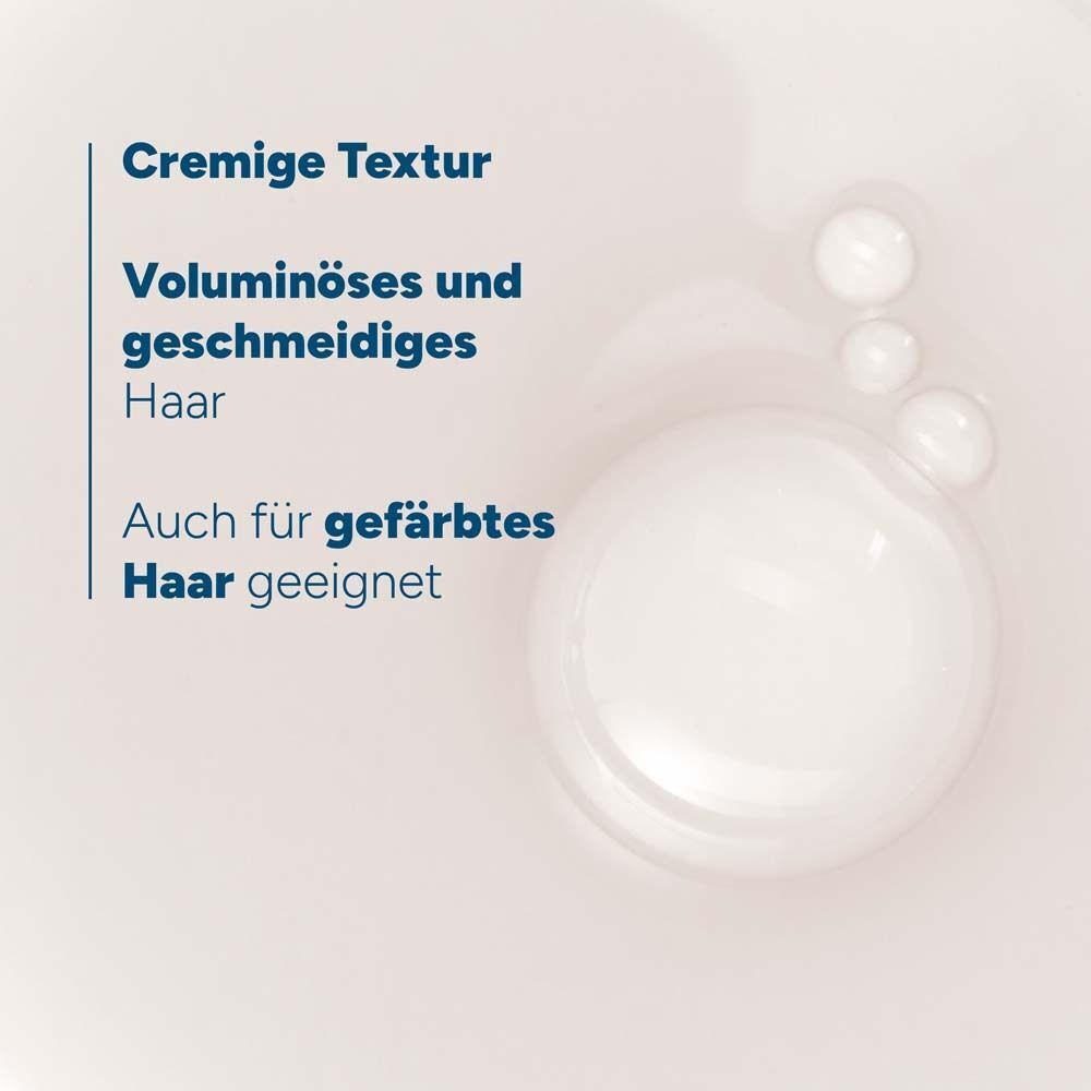 Nahaufnahme von schaumigen Blasen und einer cremigen Textur.