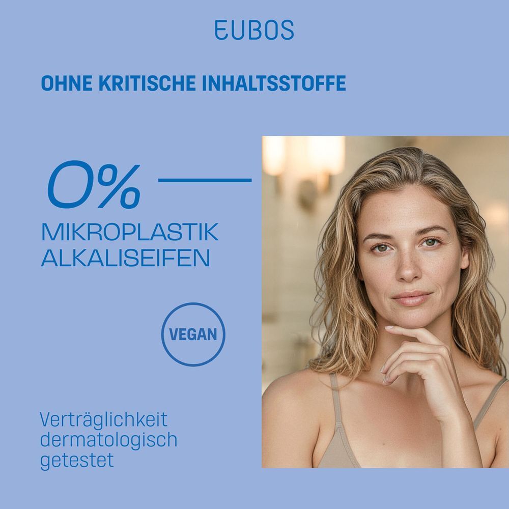 Frau mit reinem Teint, neben Text über Mikroplastik und vegane Inhaltsstoffe.